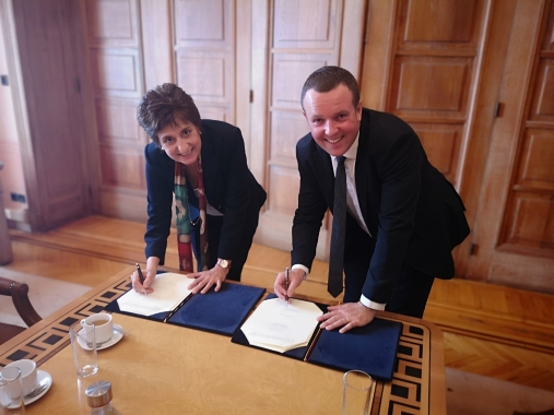 Our President signed in April a Memorandum of Understanding with the Municipality of Athens, represented by the Vice Mayor for Social Affairs Maria Stratigaki