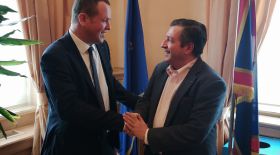 Cedric had the chance to meet the Mayor of Athens, Yorgos Kaminis