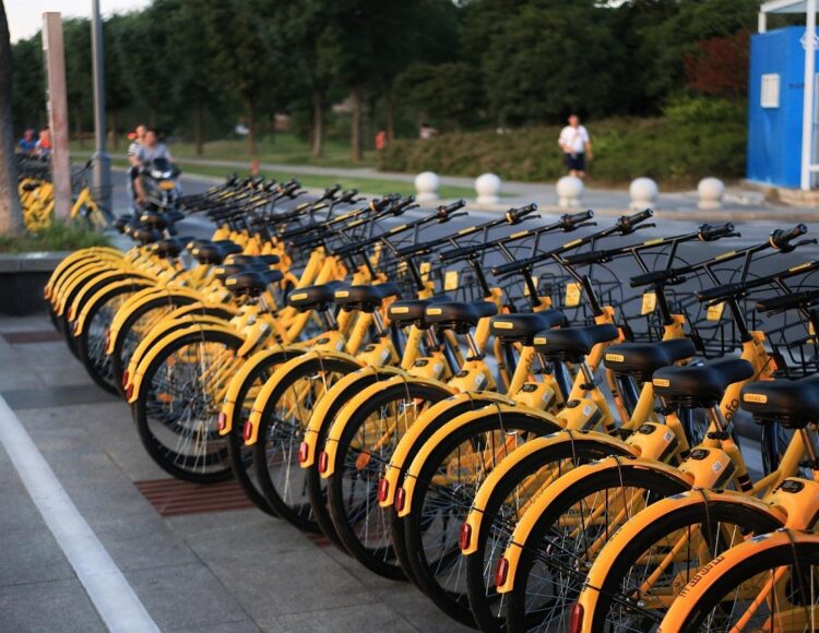 magich the little yellow car 2652215 1280